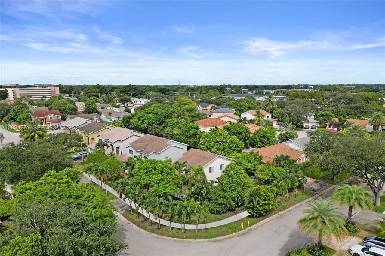 8741 SW 10th St , Pembroke Pines, FL 33025 Photo