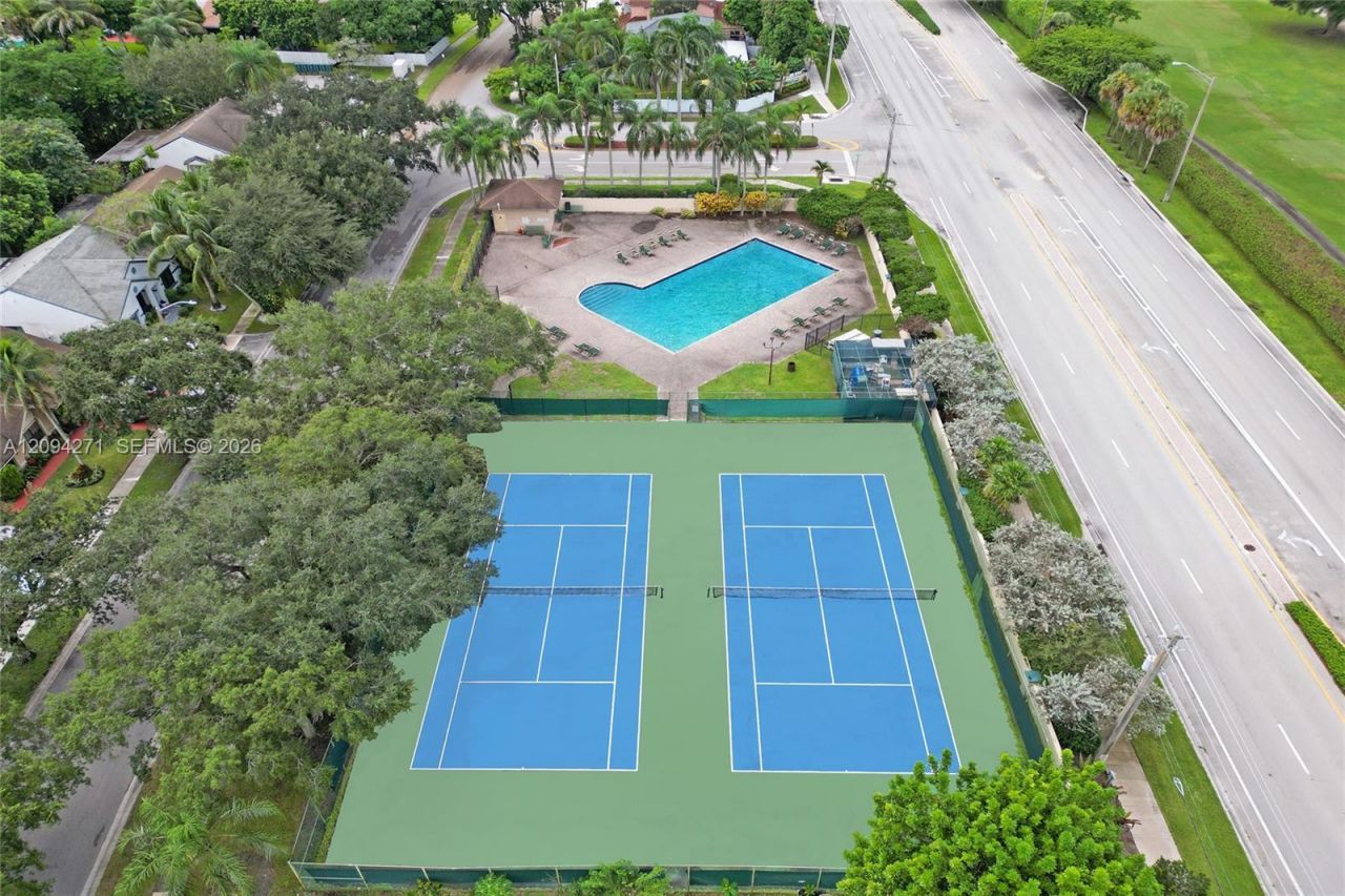 8741 SW 10th St , Pembroke Pines, FL 33025 Photo