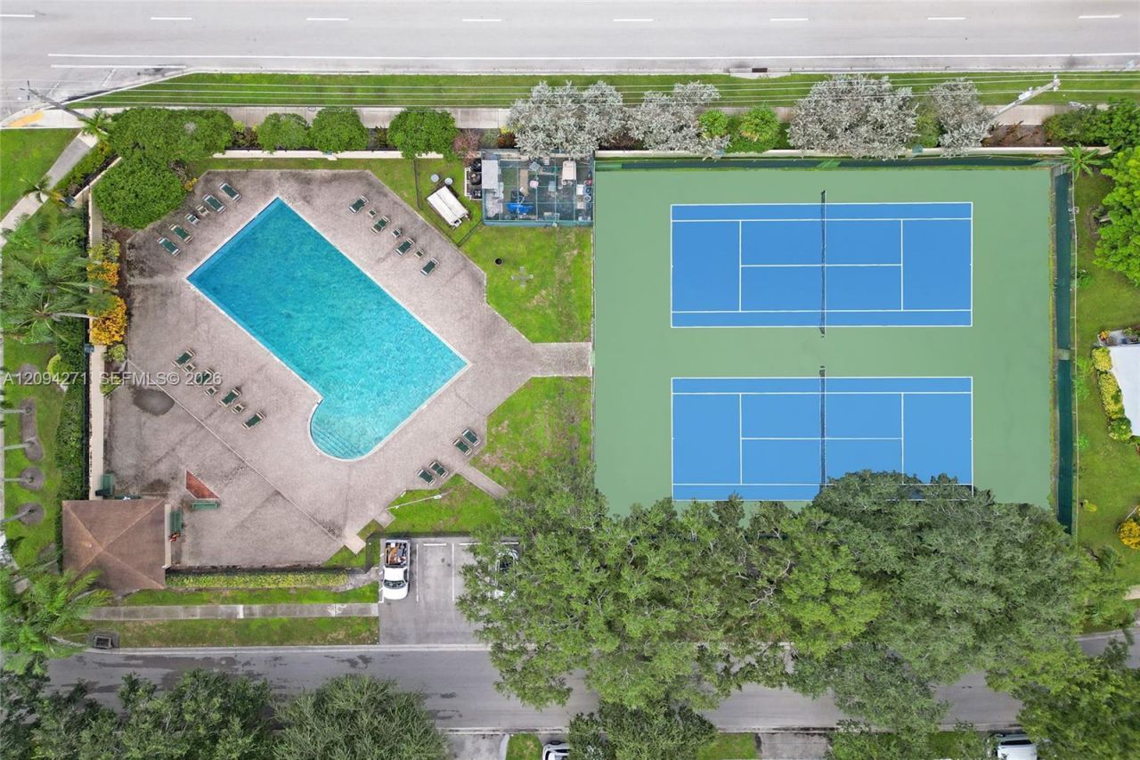 8741 SW 10th St, Pembroke Pines, FL 33025 Photo