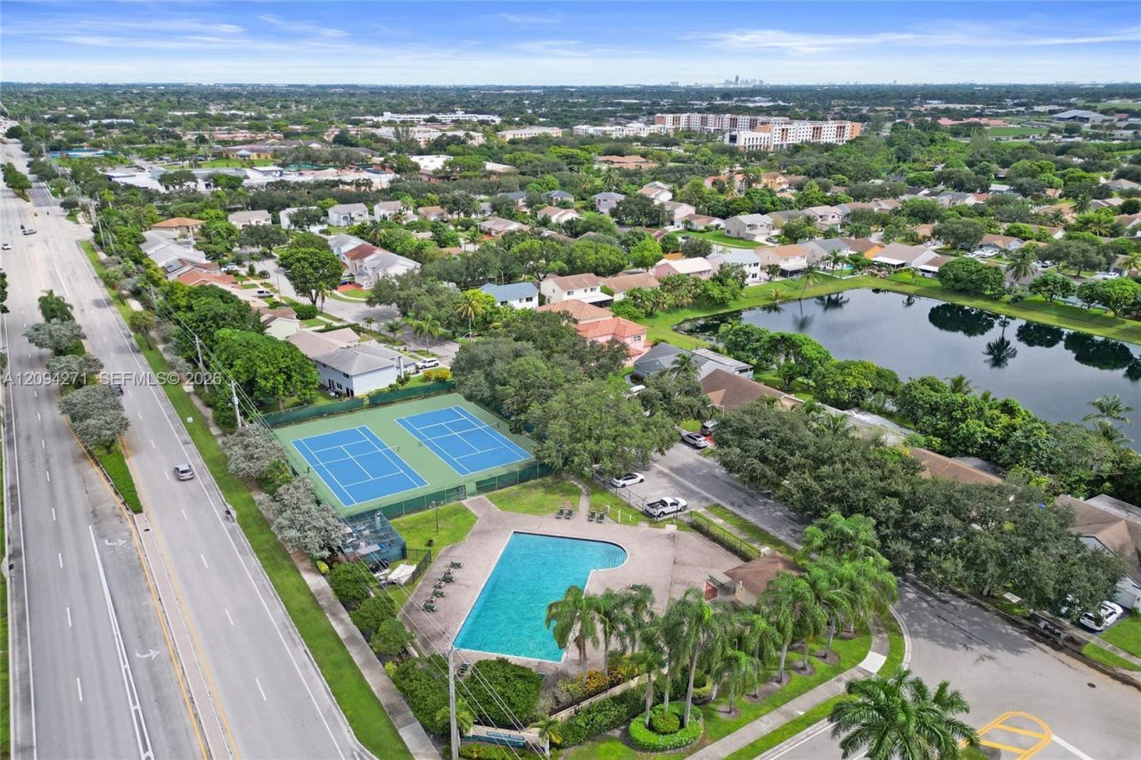 8741 SW 10th St , Pembroke Pines, FL 33025 Photo