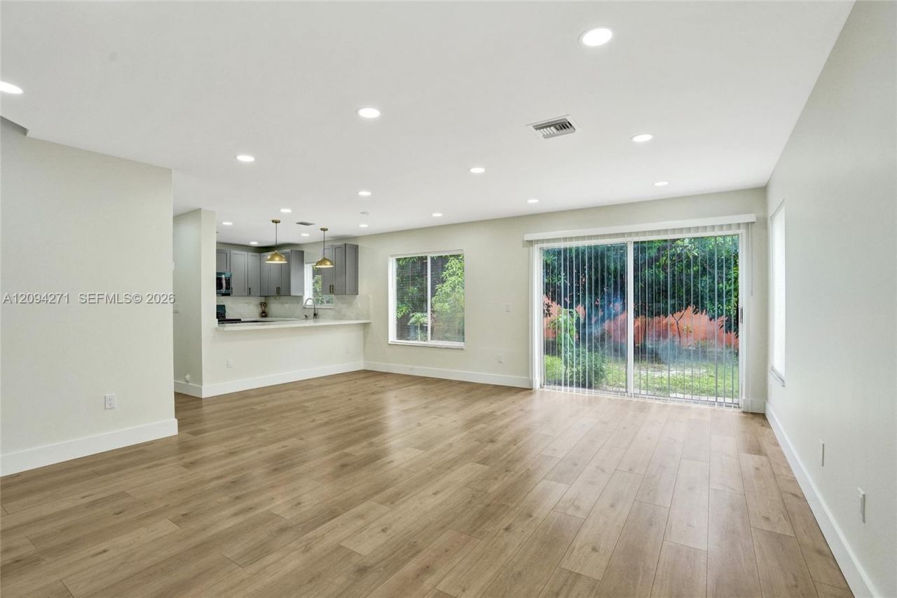 8741 SW 10th St, Pembroke Pines, FL 33025 Photo