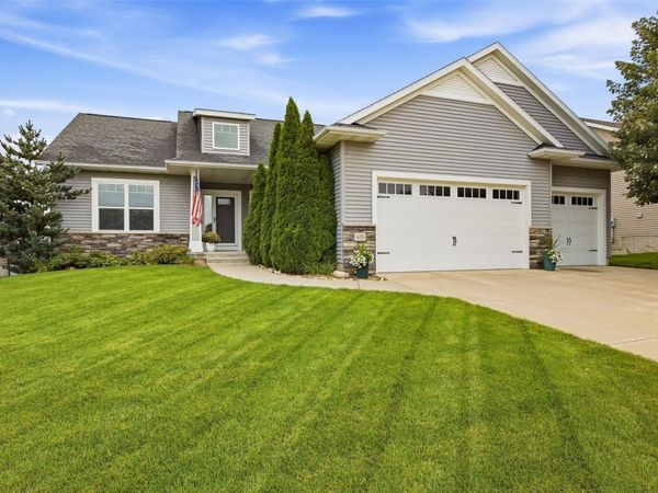 435 Oak Park Circle , Marion, IA 52302