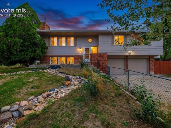 216 De La Vista Street, Colorado Springs, CO 80911