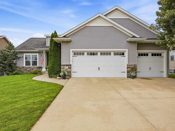 435 Oak Park Circle, Marion, IA 52302