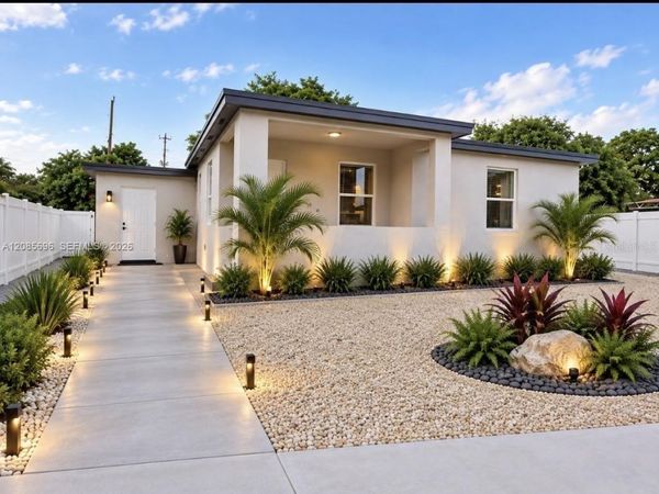 511 SE 2ND STREET , HIALEAH, FL 33010