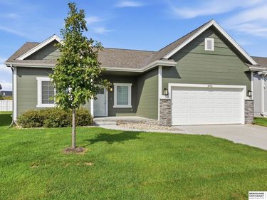 16906 Mary Street, Omaha, NE 68116