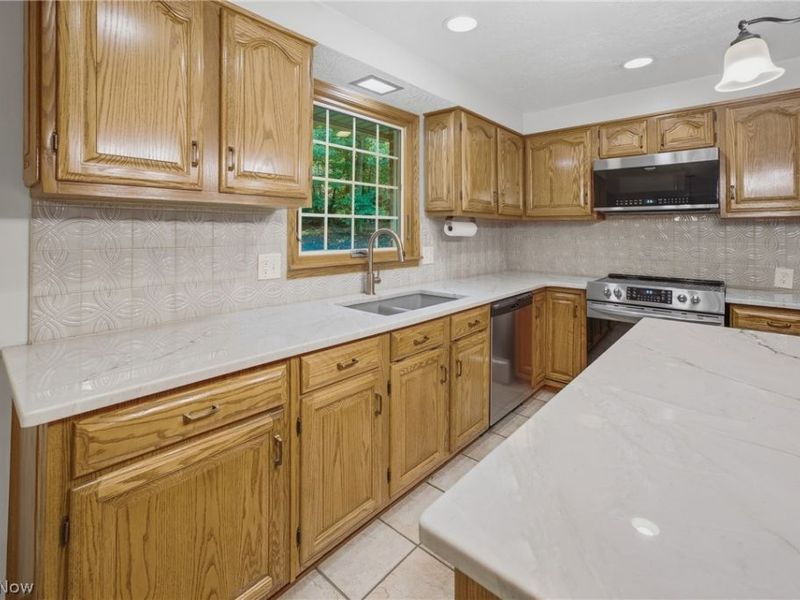 2500 Treetop Circle NE, Canton, OH 44705 Photo 20