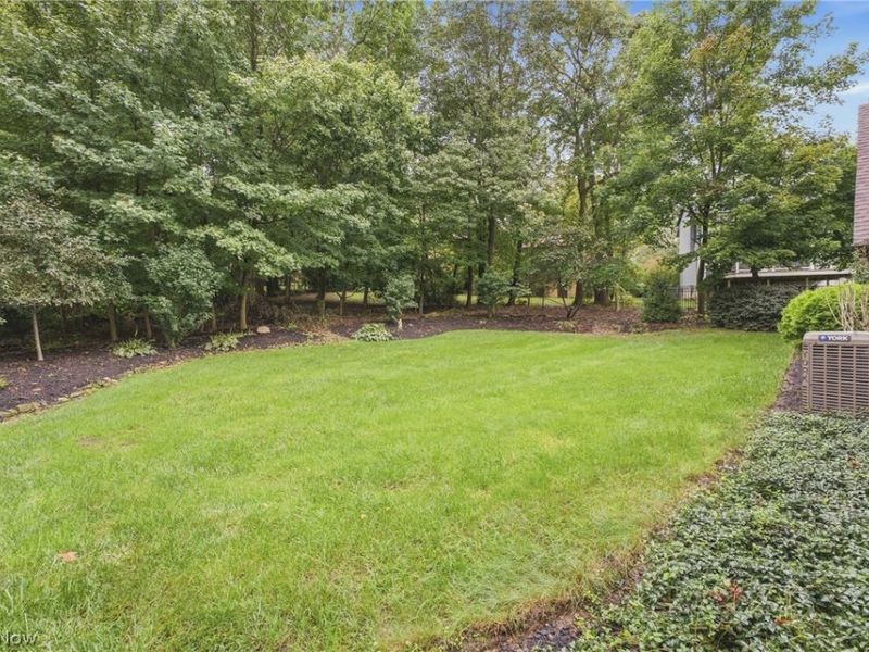2500 Treetop Circle NE, Canton, OH 44705 Photo 4