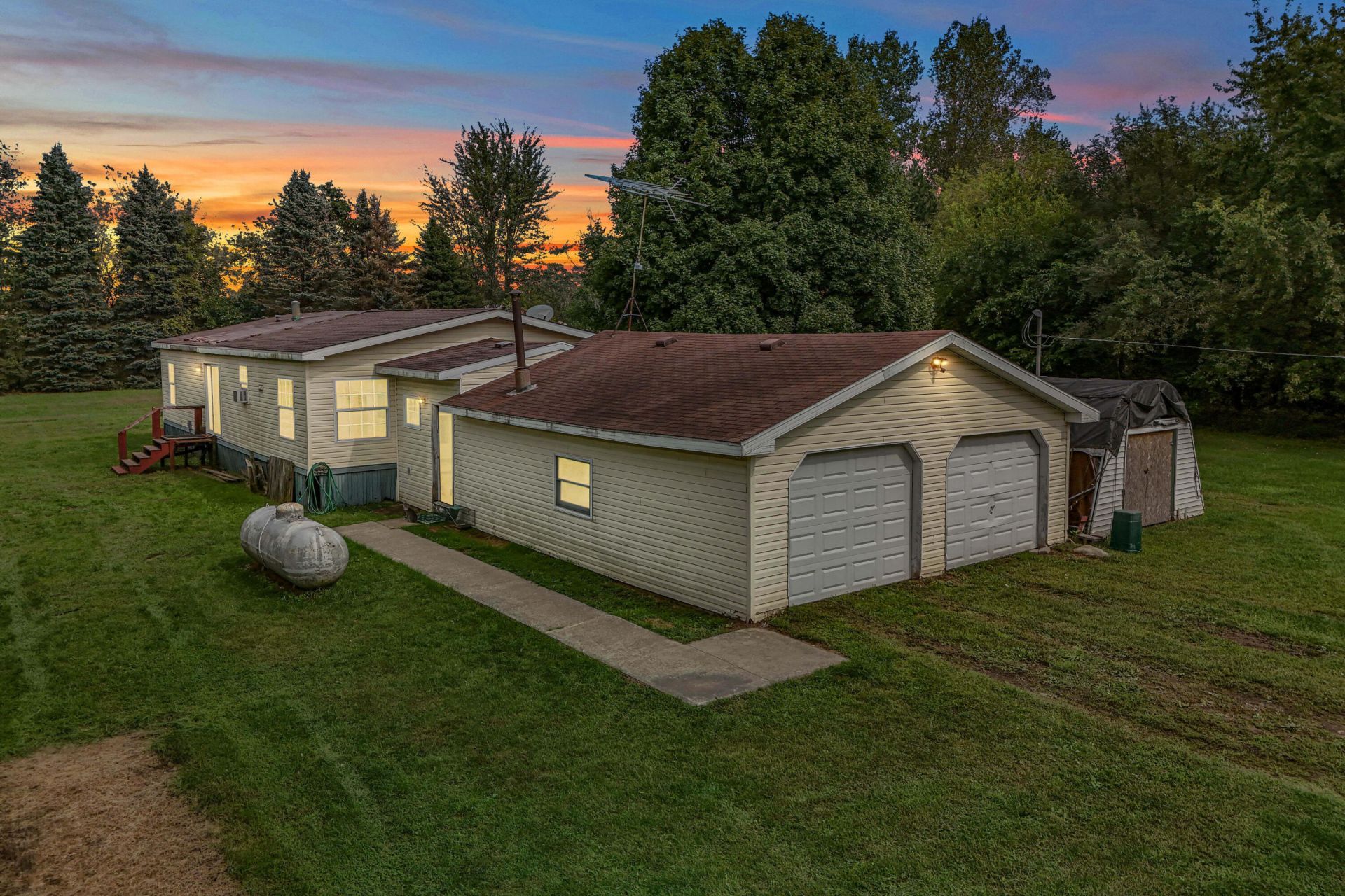 474 Clarendon Road, Quincy, MI 49082 Main Photo