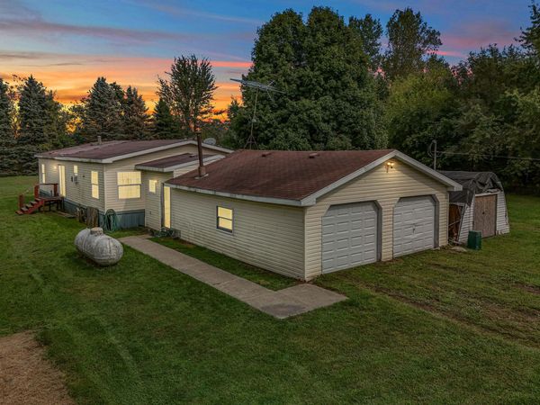 474 Clarendon Road, Quincy, MI 49082