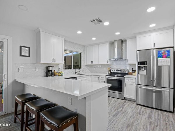 4470 E BELLEVIEW Street, Phoenix, AZ 85008