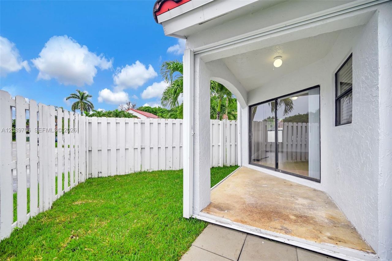 2414 San Remo Cir, Homestead, FL 33035 Photo