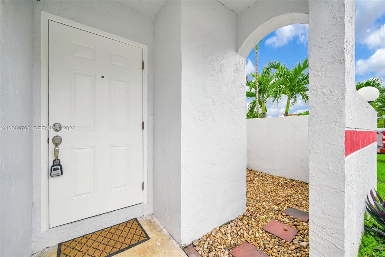 2414 San Remo Cir, Homestead, FL 33035 Photo