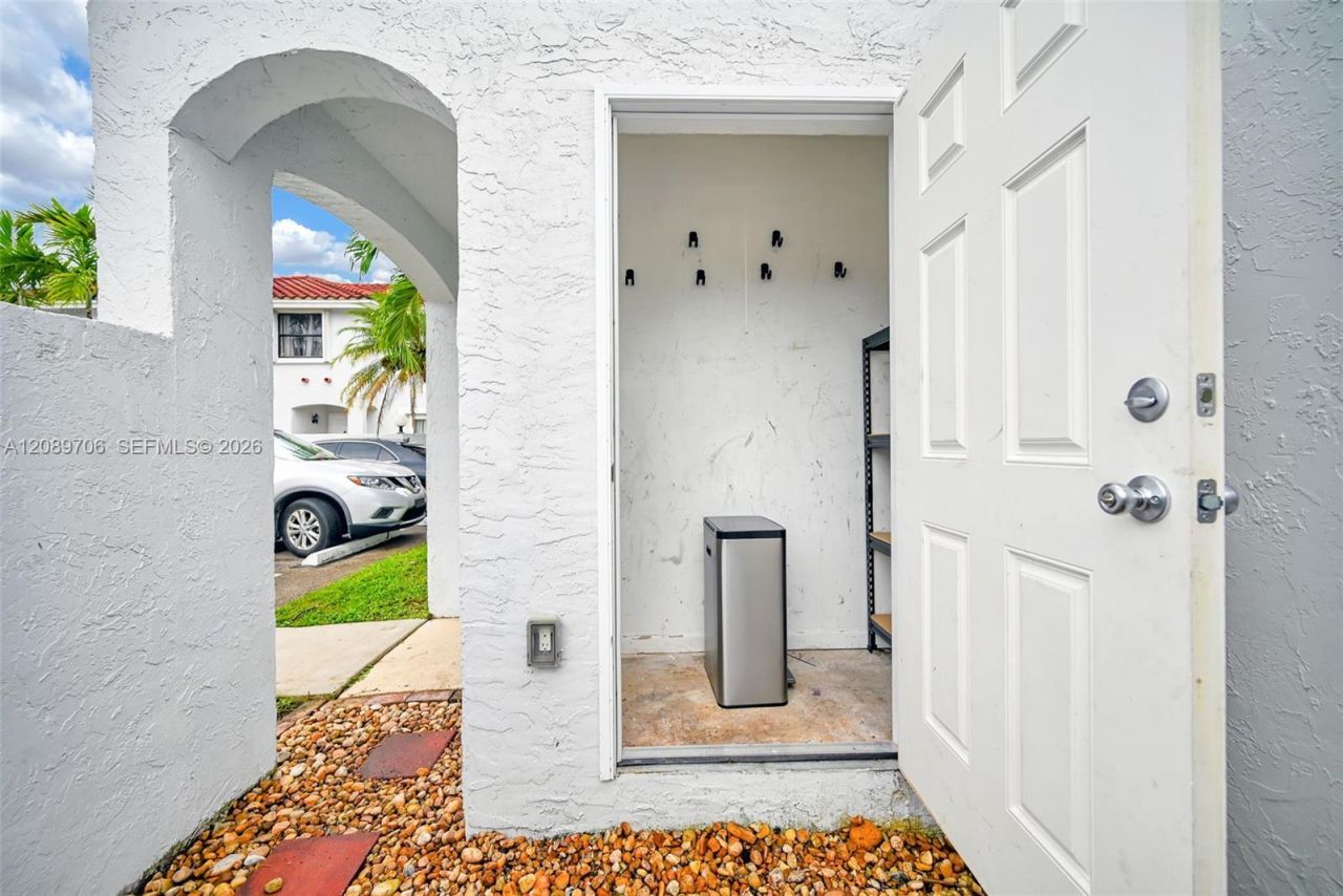 2414 San Remo Cir, Homestead, FL 33035 Photo