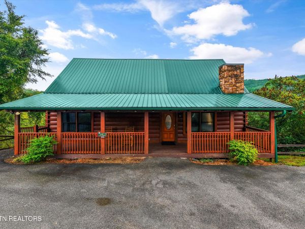3303 Kestrel Way, Pigeon Forge, TN 37863