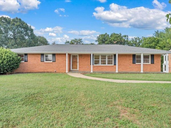 830 Dexter RD , Roanoke, VA 24019