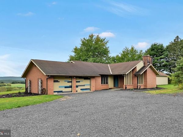 423 HICKORY DRIVE, AUBURN, PA 17922