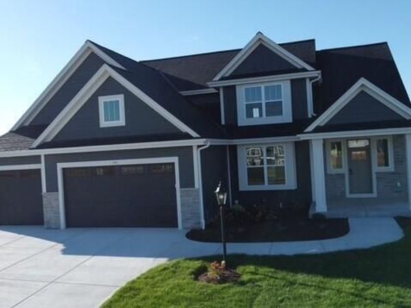 509 Talbots Woods DRIVE, Dousman, WI 53118