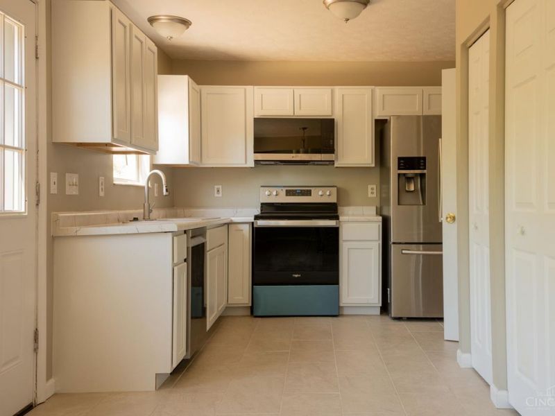 939 Venetian Terrace, Cincinnati, OH 45224 Photo 3