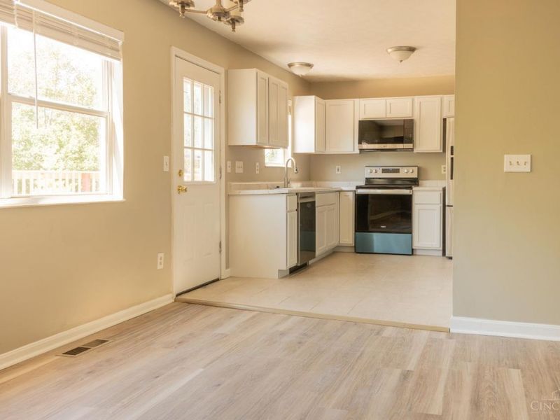 939 Venetian Terrace, Cincinnati, OH 45224 Photo 6