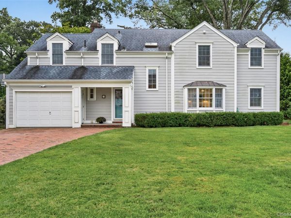 70 Woodedge Road , Manhasset, NY 11030