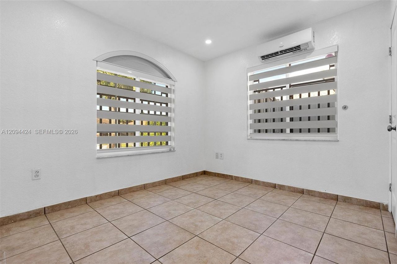 10124 NW 127th Ter, Hialeah Gardens, FL 33018 Photo