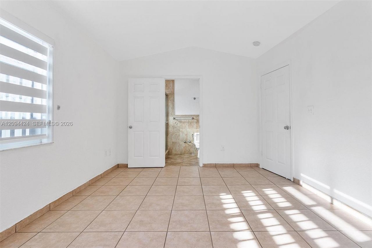 10124 NW 127th Ter, Hialeah Gardens, FL 33018 Photo