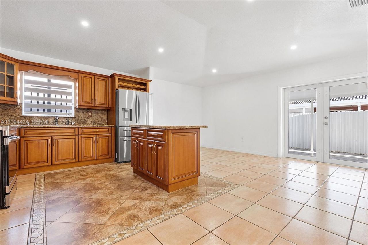 10124 NW 127th Ter, Hialeah Gardens, FL 33018 Photo