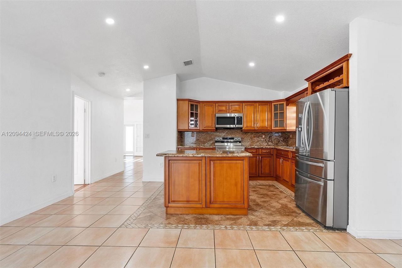 10124 NW 127th Ter, Hialeah Gardens, FL 33018 Photo