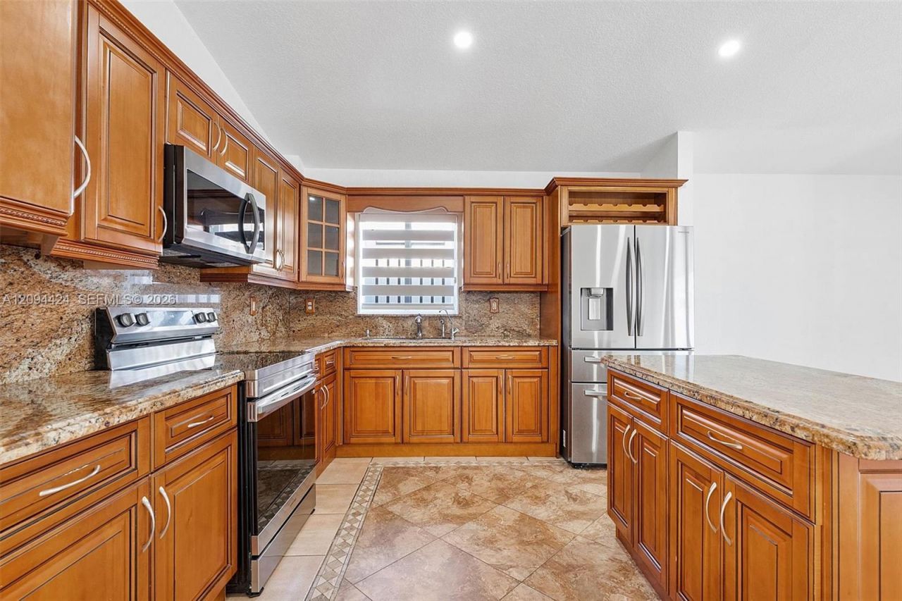 10124 NW 127th Ter, Hialeah Gardens, FL 33018 Photo