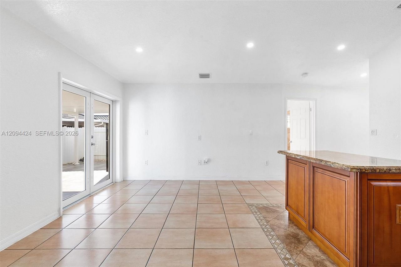 10124 NW 127th Ter, Hialeah Gardens, FL 33018 Photo