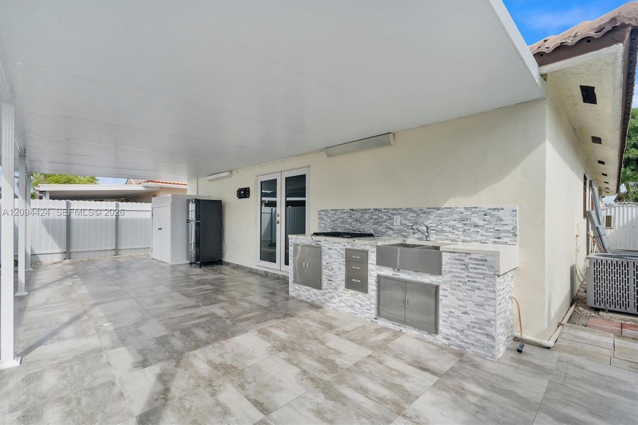 10124 NW 127th Ter, Hialeah Gardens, FL 33018 Photo