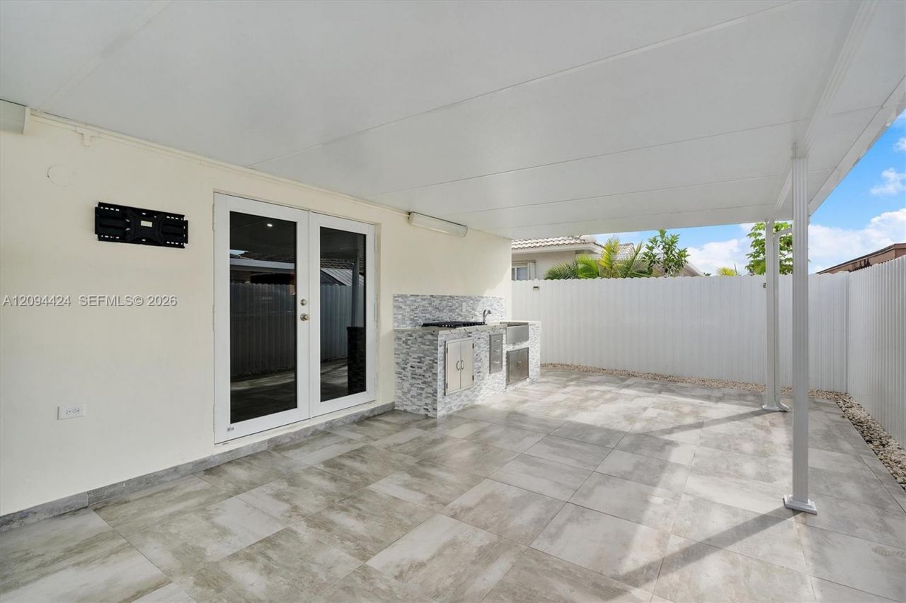 10124 NW 127th Ter, Hialeah Gardens, FL 33018 Photo