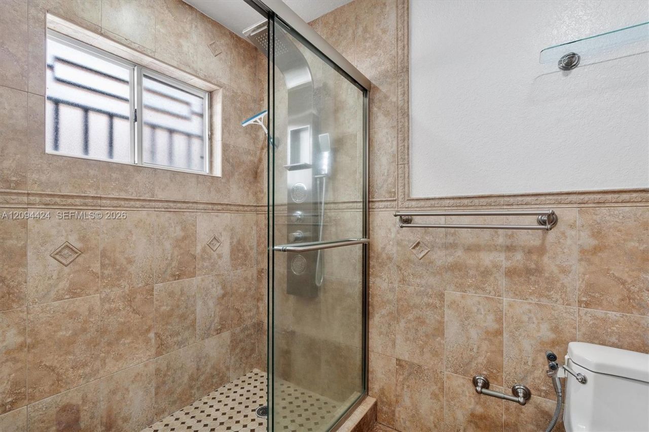 10124 NW 127th Ter, Hialeah Gardens, FL 33018 Photo