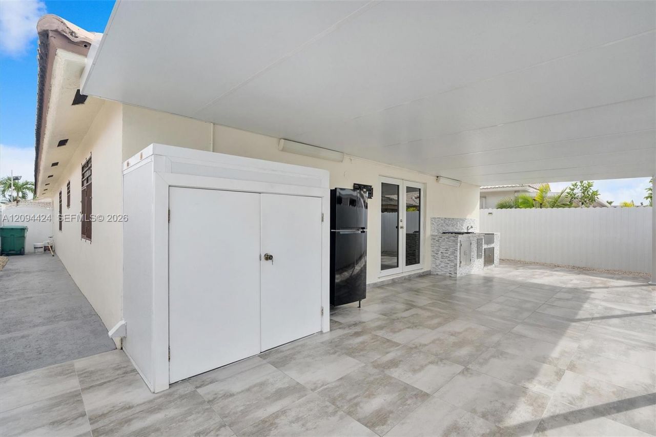 10124 NW 127th Ter, Hialeah Gardens, FL 33018 Photo