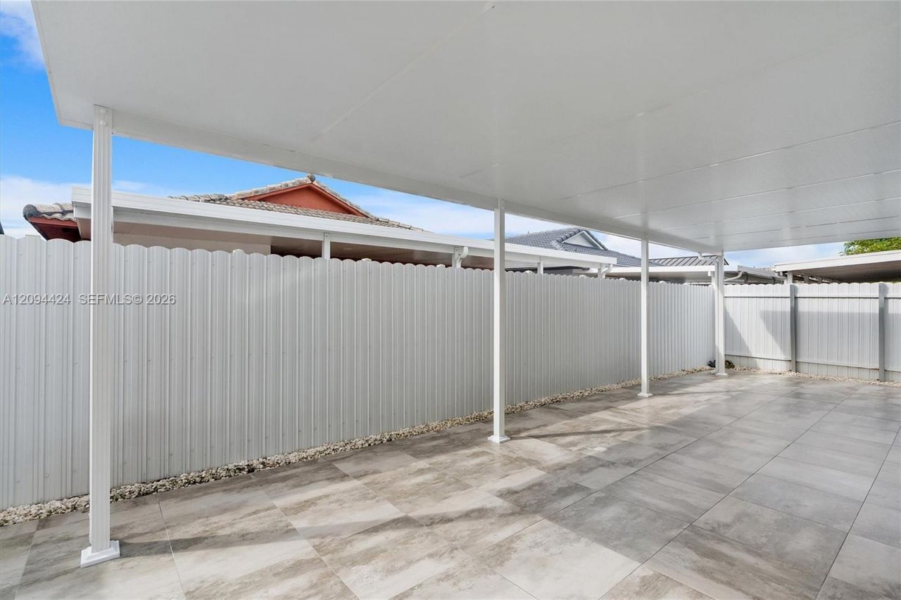 10124 NW 127th Ter, Hialeah Gardens, FL 33018 Photo