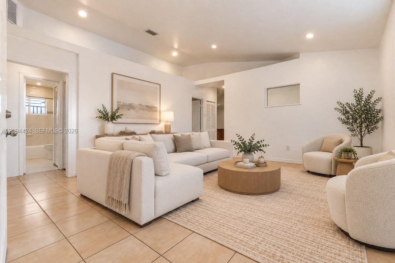 10124 NW 127th Ter, Hialeah Gardens, FL 33018 Photo