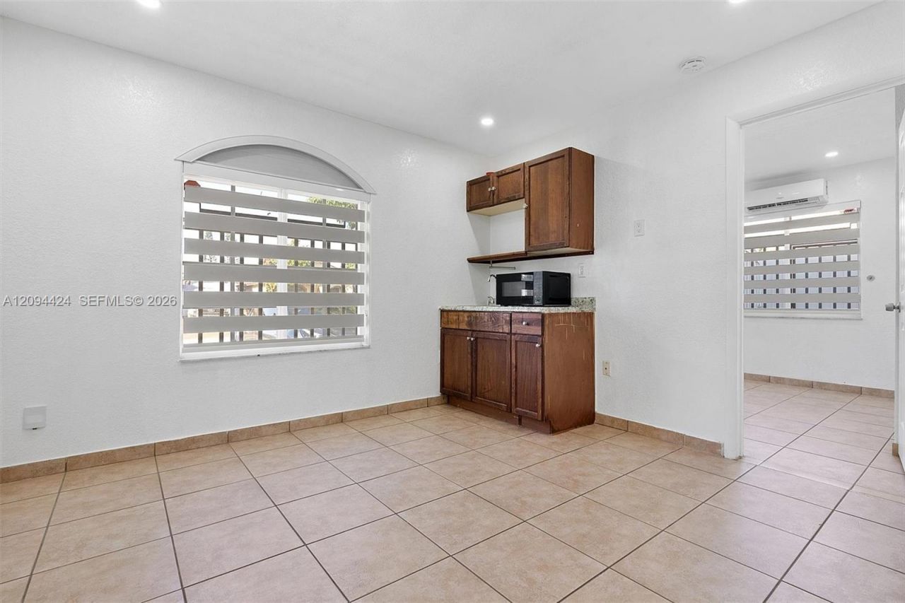 10124 NW 127th Ter, Hialeah Gardens, FL 33018 Photo