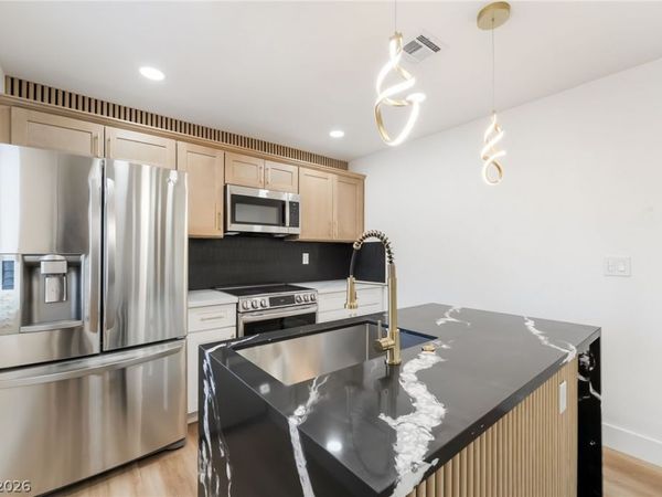 5332 River Glen Drive, Unit 400, Las Vegas, NV 89103