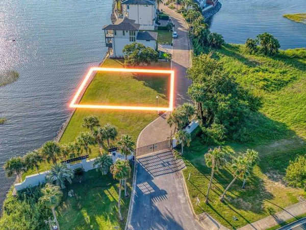 4 Wharf Ave, Pensacola, FL 32502