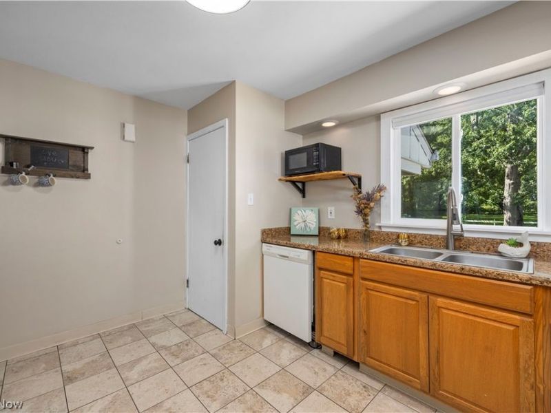 6860 Murray Ridge Road , Elyria, OH 44035 Photo 12