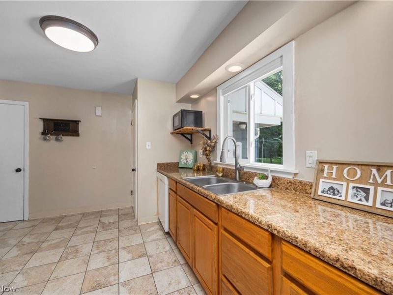 6860 Murray Ridge Road , Elyria, OH 44035 Photo 13