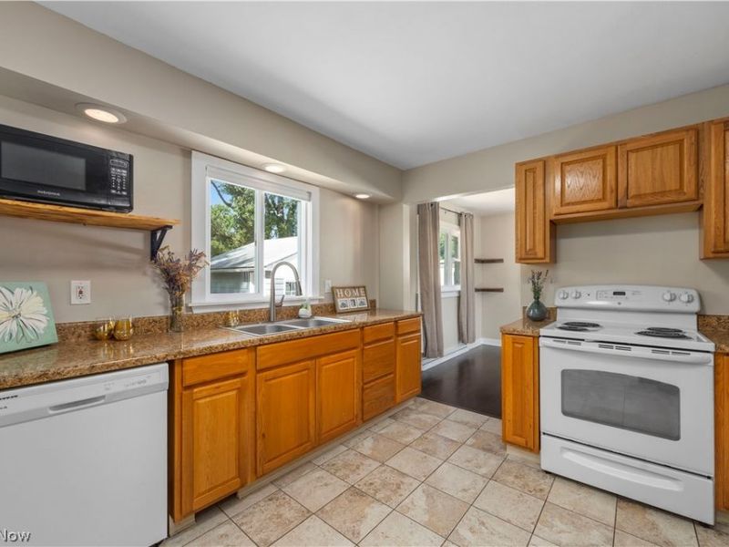 6860 Murray Ridge Road , Elyria, OH 44035 Photo 14
