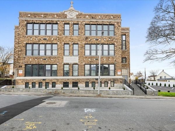 22 Waverly St, Worcester, MA 01604