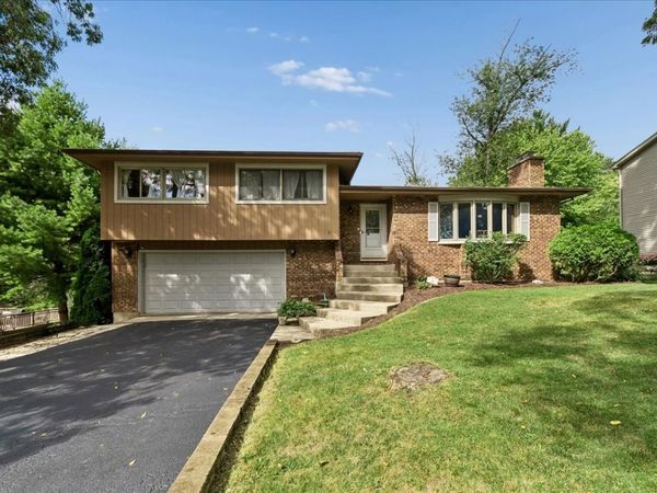 16 Woody Way , Oakwood Hills, IL 60013