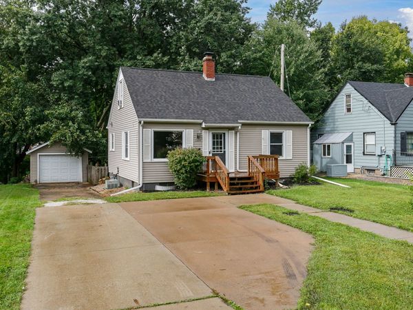 2473 31st Street Court , Moline, IL 61265