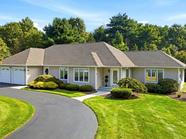 38 Deer Run Ter, East Longmeadow, MA 01028