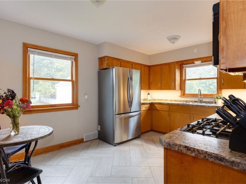 325 Harmon Street SW, North Canton, OH 44720 Photo 7