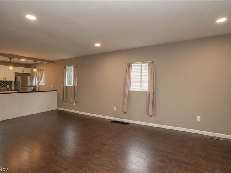 318 Elmport Avenue NE, Canton, OH 44704 Photo 4