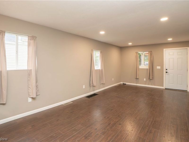 318 Elmport Avenue NE, Canton, OH 44704 Photo 5